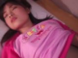 GIRLS&BOUGA目元口元が橋本かん〇ちゃんにマジ似ている妹のねてる最中に夜這いして生挿入に幼い膣が締まって思わず中出しちゃう変態忘我兄